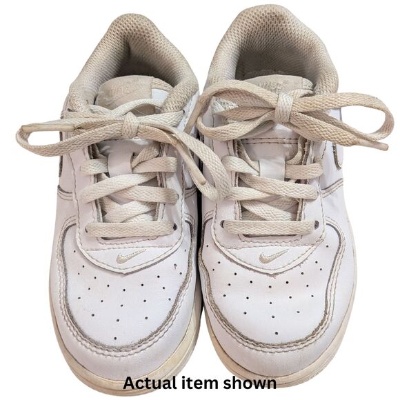 👟 Nike Air Force 1 LE Triple White Low Toddler Kids 9C Classic Style - Picture 3 of 9